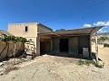 Charmantes Landhaus zum Renovieren in Monóvar in Spanish Fincas