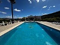 Villa mit unglaublicher Aussicht in einem kleinen Dorf nur wenige Minuten von Pinoso entfernt in Spanish Fincas