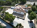 Landhuis met 7 slaapkamers, 9 x 4 zwembad en bijgebouwen in Spanish Fincas