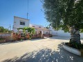 Maison de campagne de 7 chambres avec piscine 9 x 4 et dépendances in Spanish Fincas