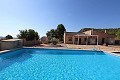 Casa H - Villa privée et paisible près de Yecla avec 4 grandes chambres + piscine in Spanish Fincas