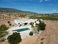 Nouvelle construction de 5 ans, avec 3 chambres, 3 salles de bains, grande piscine et garage in Spanish Fincas