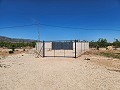 Nouvelle construction de 5 ans, avec 3 chambres, 3 salles de bains, grande piscine et garage in Spanish Fincas