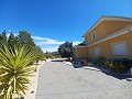 Casa grande en pueblo cerca de Pinoso y Monovar in Spanish Fincas