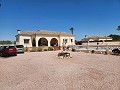 Villa de 3 chambres et 2 salles de bains à Catral avec piscine et accès asphalté in Spanish Fincas