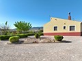 Villa with beautiful views in Caudete in Spanish Fincas