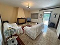 Privé en rustige villa nabij Yecla met 4 grote slaapkamers + zwembad in Spanish Fincas