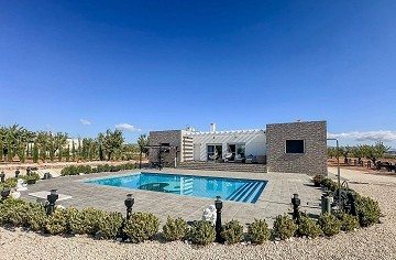 Impresionantes villas de nueva construcción que incluyen parcela y piscina.