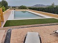 Villa con 3 dormitorios, gran piscina y paseo al pueblo in Spanish Fincas