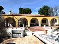 Villa mit 3 Schlafzimmern, großem Pool und Spaziergang in die Stadt in Spanish Fincas