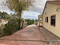 Villa mit 3 Schlafzimmern, großem Pool und Spaziergang in die Stadt in Spanish Fincas