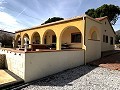 Villa mit 3 Schlafzimmern, großem Pool und Spaziergang in die Stadt in Spanish Fincas