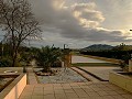 Villa avec 3 chambres, grande piscine et à pied de la ville in Spanish Fincas