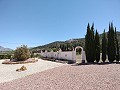 Villa met fantastisch uitzicht in een klein dorpje op enkele minuten afstand van Pinoso in Spanish Fincas