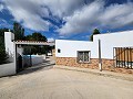 Casa de 4 dormitorios y 1 baño con piscina de balsa y parcela de tamaño razonable in Spanish Fincas