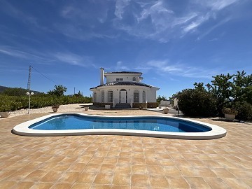 Atemberaubende freistehende Villa mit Pool in Pinoso