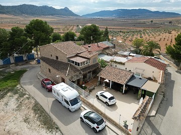 Hervorragendes, hochwertiges 5-Schlafzimmer-Haus mit eingezäuntem Bereich