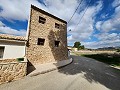 Excelente casa de 5 dormitorios de alta calidad con espacio cercado. in Spanish Fincas