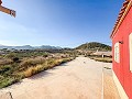 Encantadora Villa de 4 Dormitorios con Impresionantes Vistas Panorámicas in Spanish Fincas